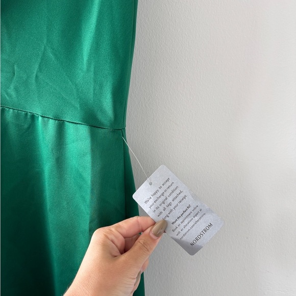 AMSALE NWT Alden One Shoulder Satin Gown in Emerald 2 - Picture 6 of 7